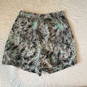 Lululemon 5” pace-breaker shorts size: M